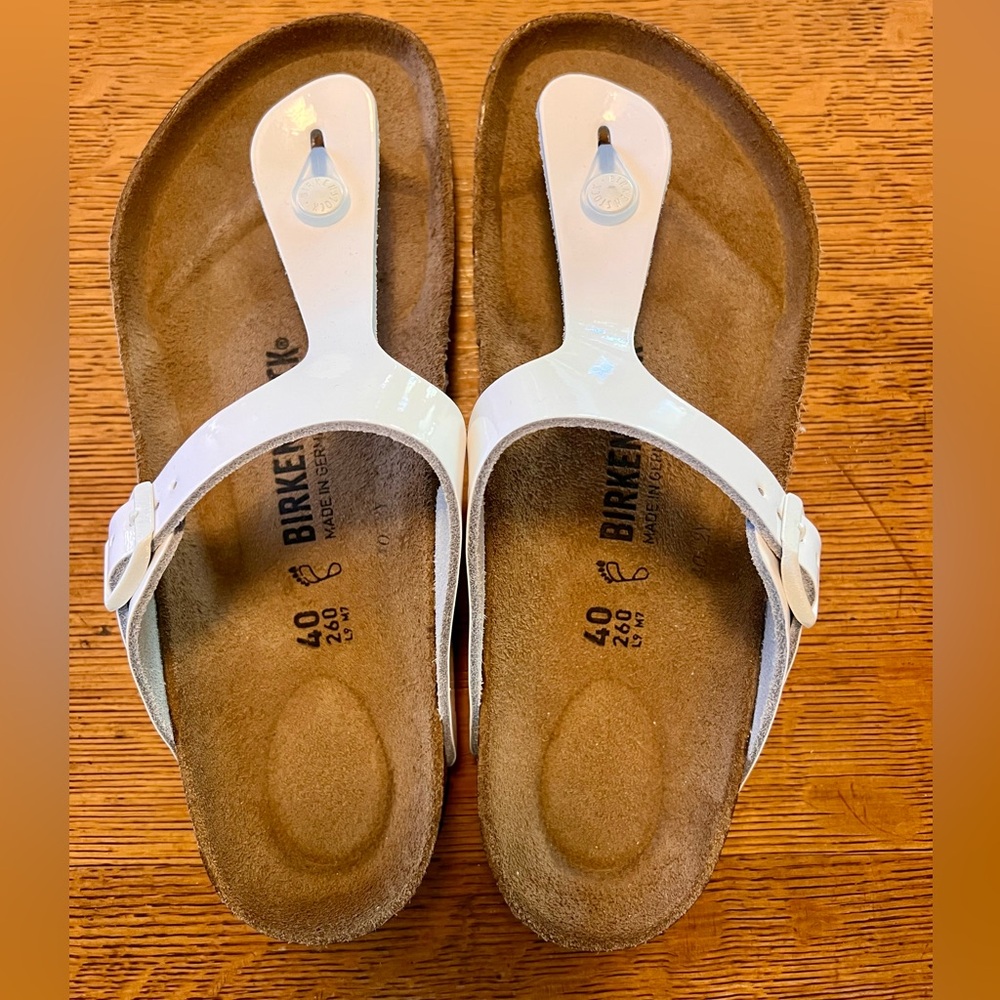 Birkenstock , Gizeh Natural Leather Patent Size  40 (9) NWOT Beautiful!